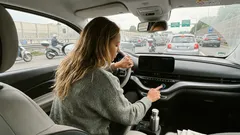 Ricircolo aria in auto: quando aiuta davvero (e quando può rendere l’aria “pesante”)