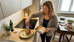 Cena last minute e piatti pronti: come gestirli con garbo (e senza gaffe)